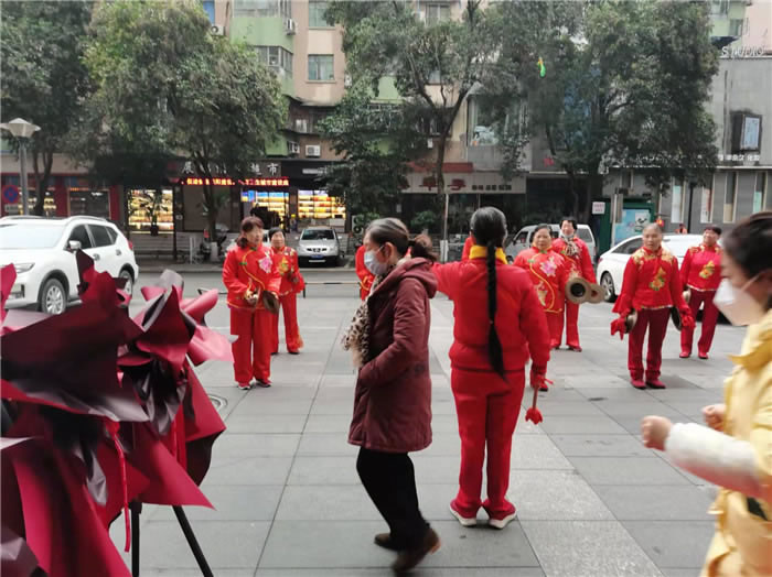 四川中青旅綿陽(yáng)分社、綿陽(yáng)市中旅假日旅行社、綿陽(yáng)自來(lái)文化傳播有限公司24H自助售貨服務(wù)盛大開業(yè)