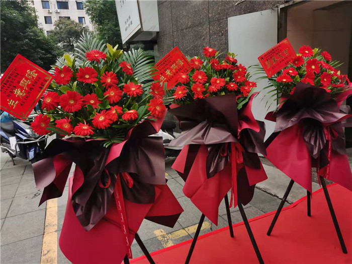 四川中青旅綿陽(yáng)分社、綿陽(yáng)市中旅假日旅行社、綿陽(yáng)自來(lái)文化傳播有限公司24H自助售貨服務(wù)盛大開業(yè)