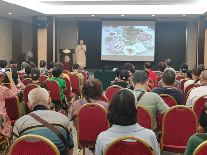 綿陽中旅行假日旅行社舉行胡楊林、南疆專列推薦會